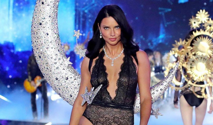 Adriana Lima ABD vatandaşı oldu