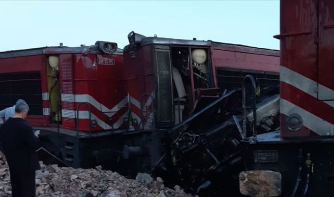 İki yük treni çarpıştı! Ölü ve yaralılar var